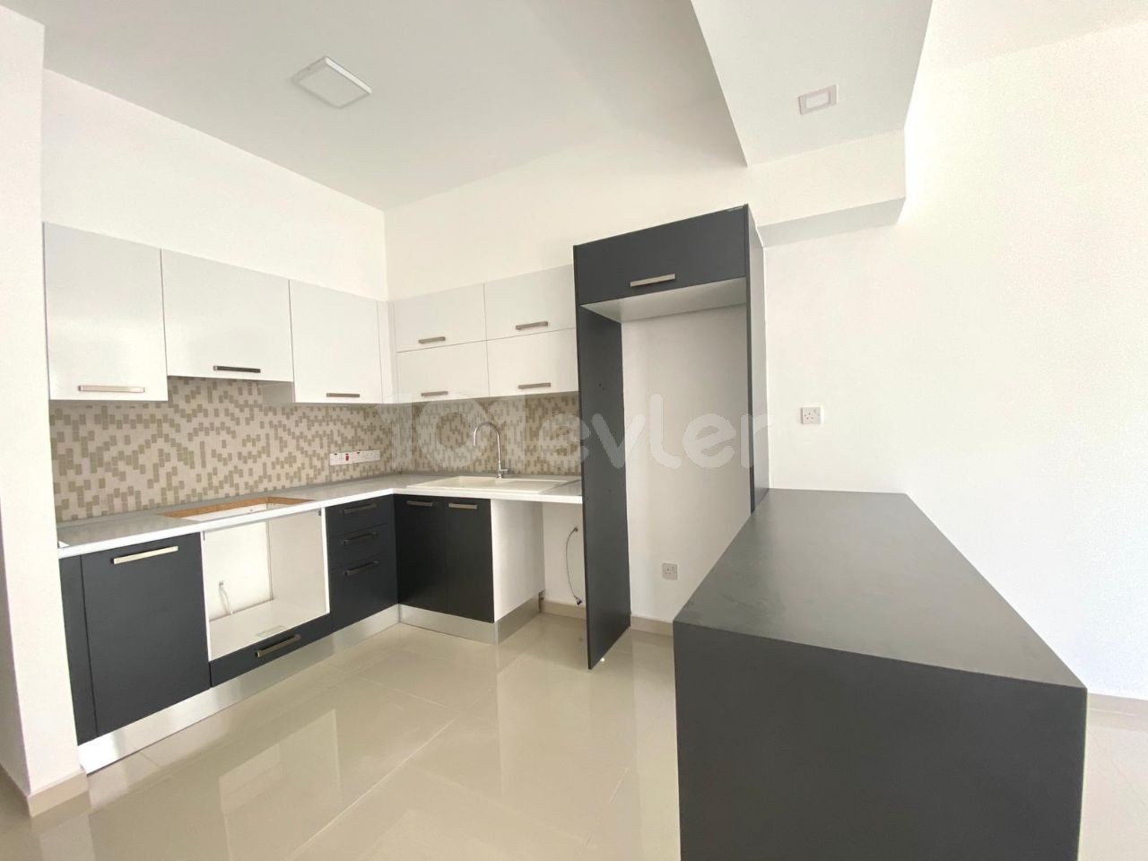 2 + 1 Apartment with elevator, Turkish cob on a secure site in Hamitkoy. ** 