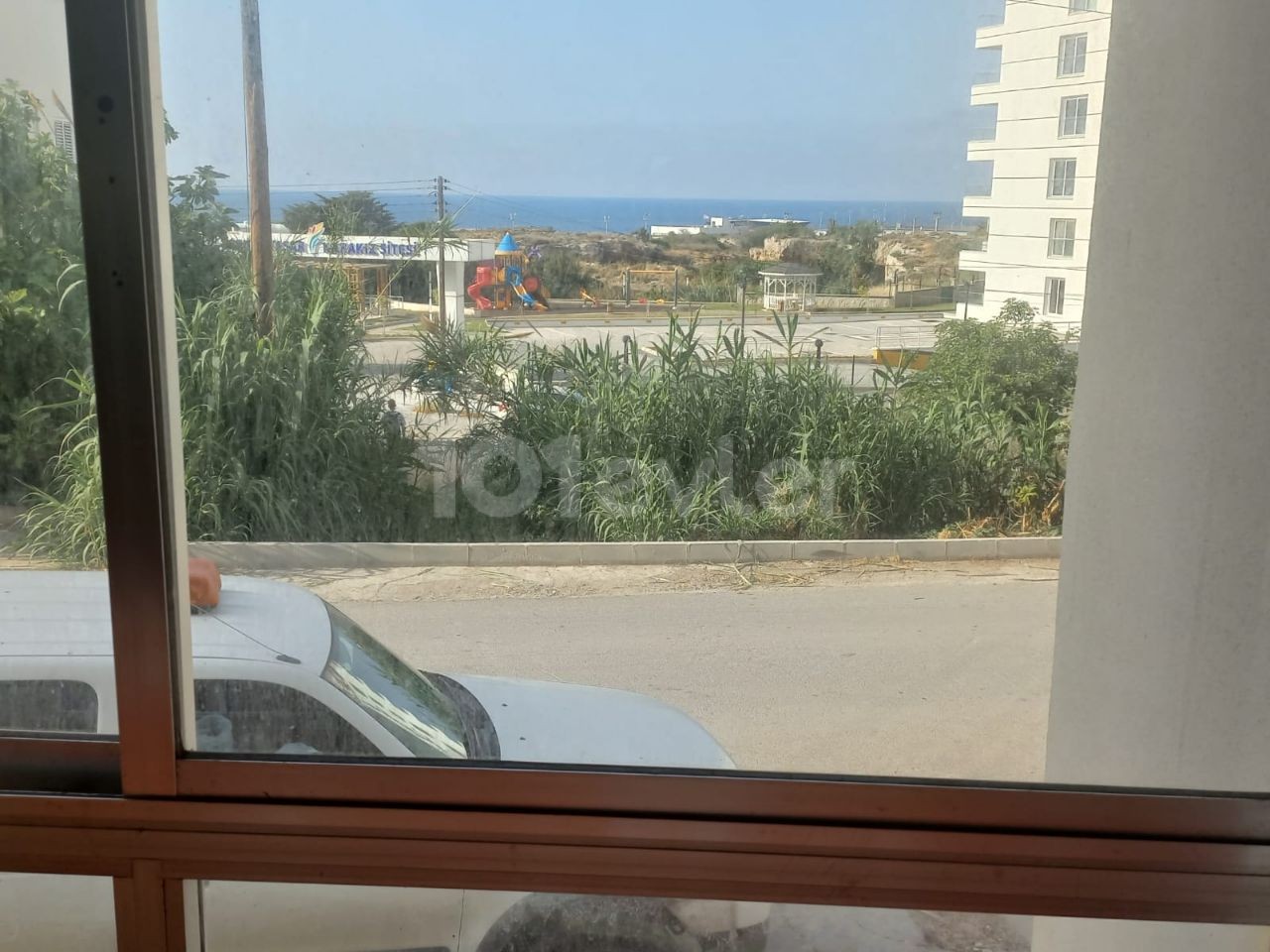 3+1 apartment in the center of Kyrenia, close to the new port. 