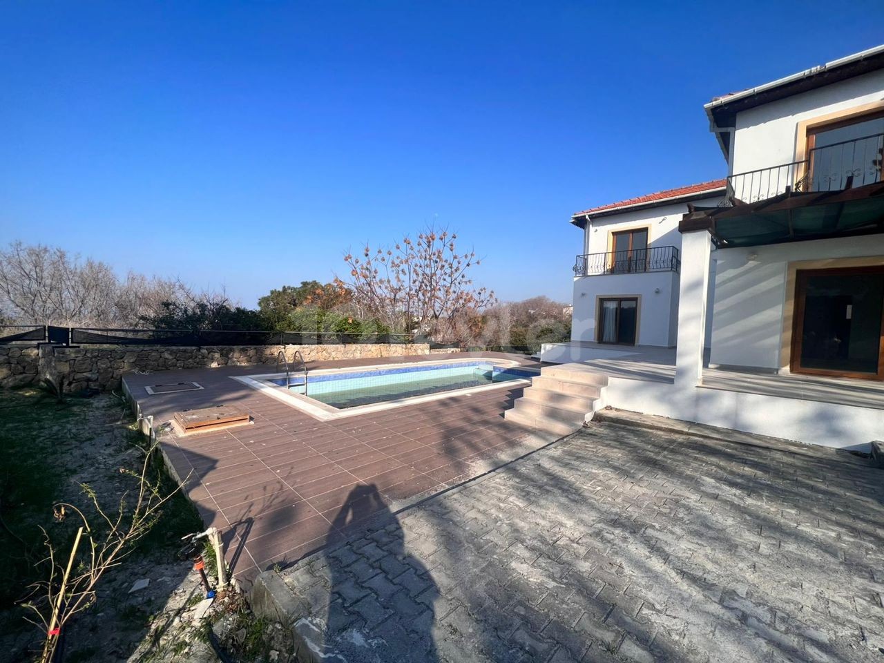 Villa with private pool and mountain and sea views in Lapta. 