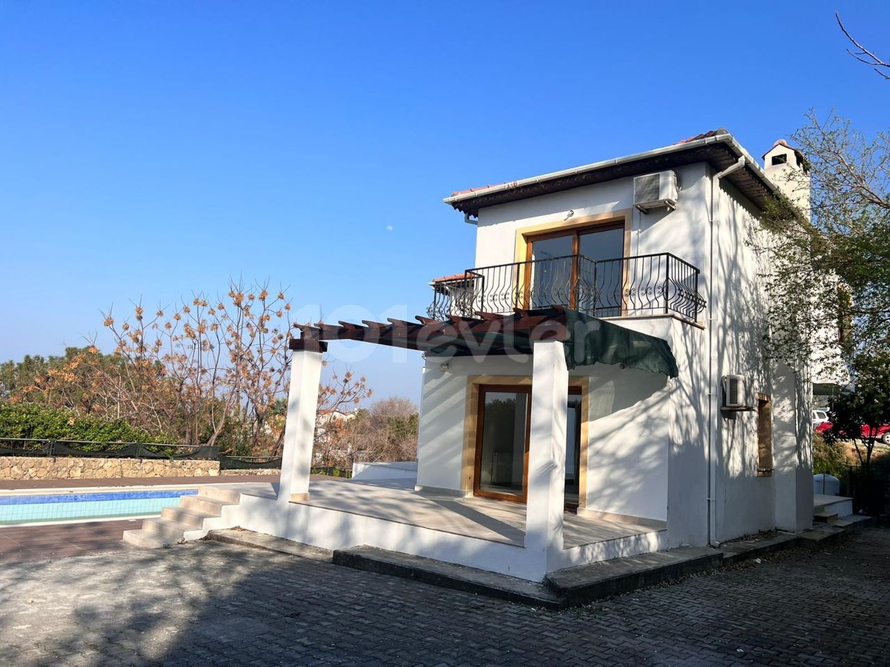 Villa with private pool and mountain and sea views in Lapta. 