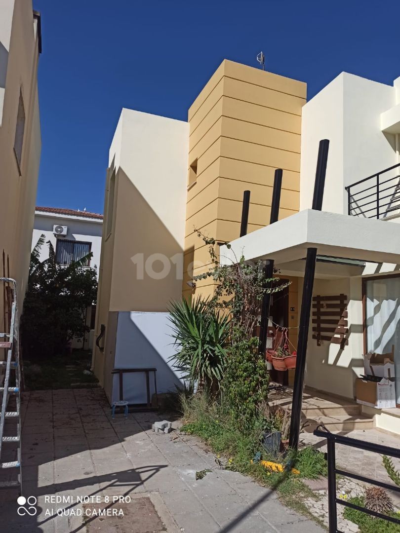 Duplex 3+1 villa with 190m2 garden in Hamitköy. 