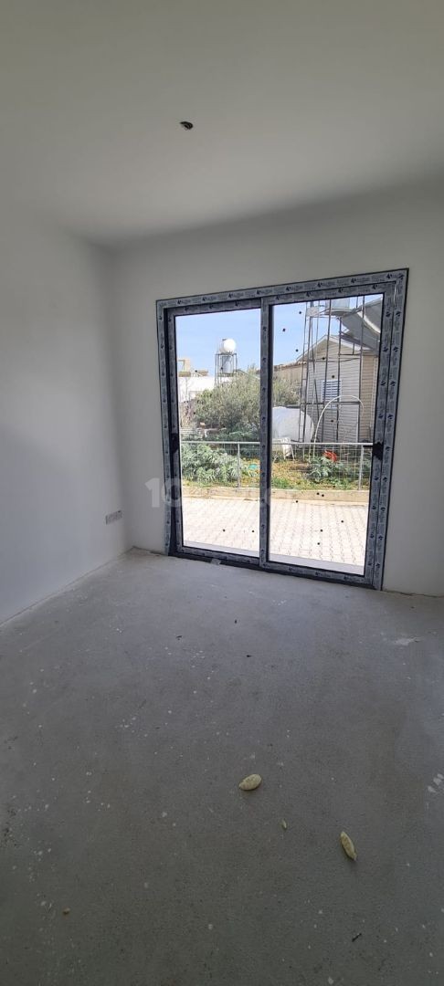 Ground floor 3+1 apartment with garden in Haspolat. 