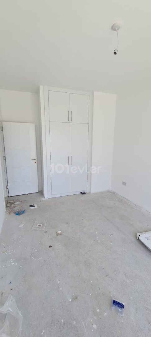 Ground floor 3+1 apartment with garden in Haspolat. 