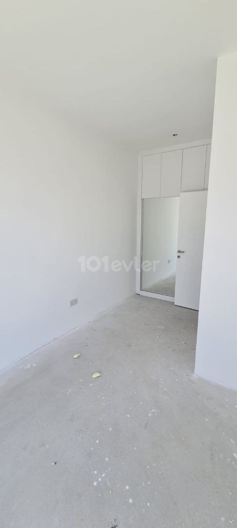 Ground floor 3+1 apartment with garden in Haspolat. 