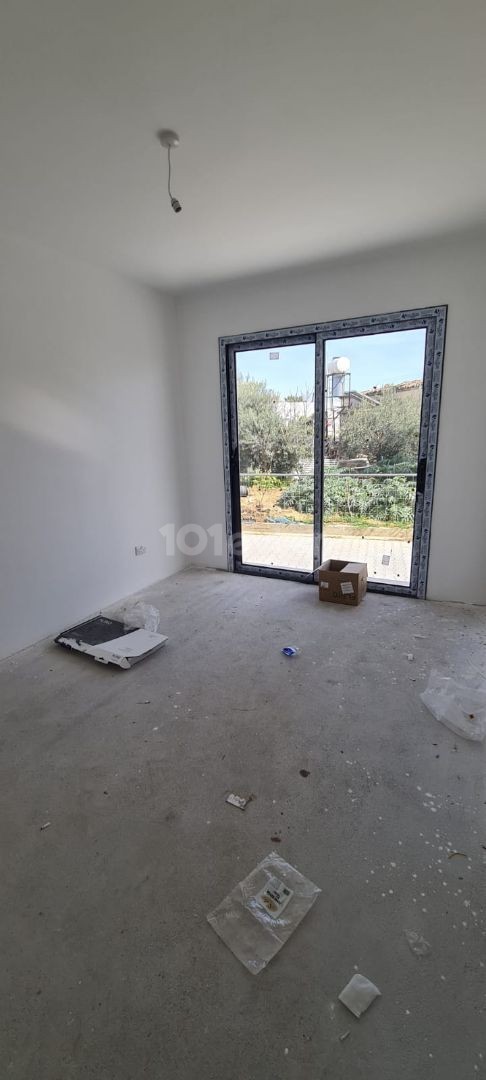 Ground floor 3+1 apartment with garden in Haspolat. 