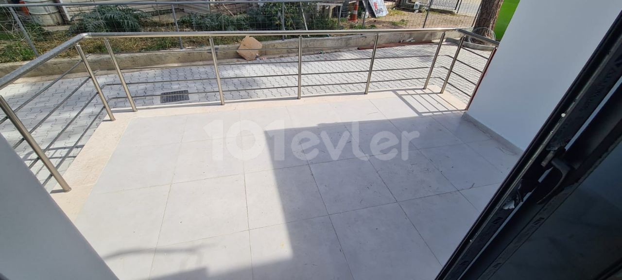 Ground floor 3+1 apartment with garden in Haspolat. 