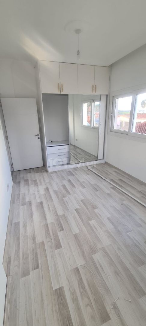 140m2 3+1 flat with Turkish title in Yenikent center.