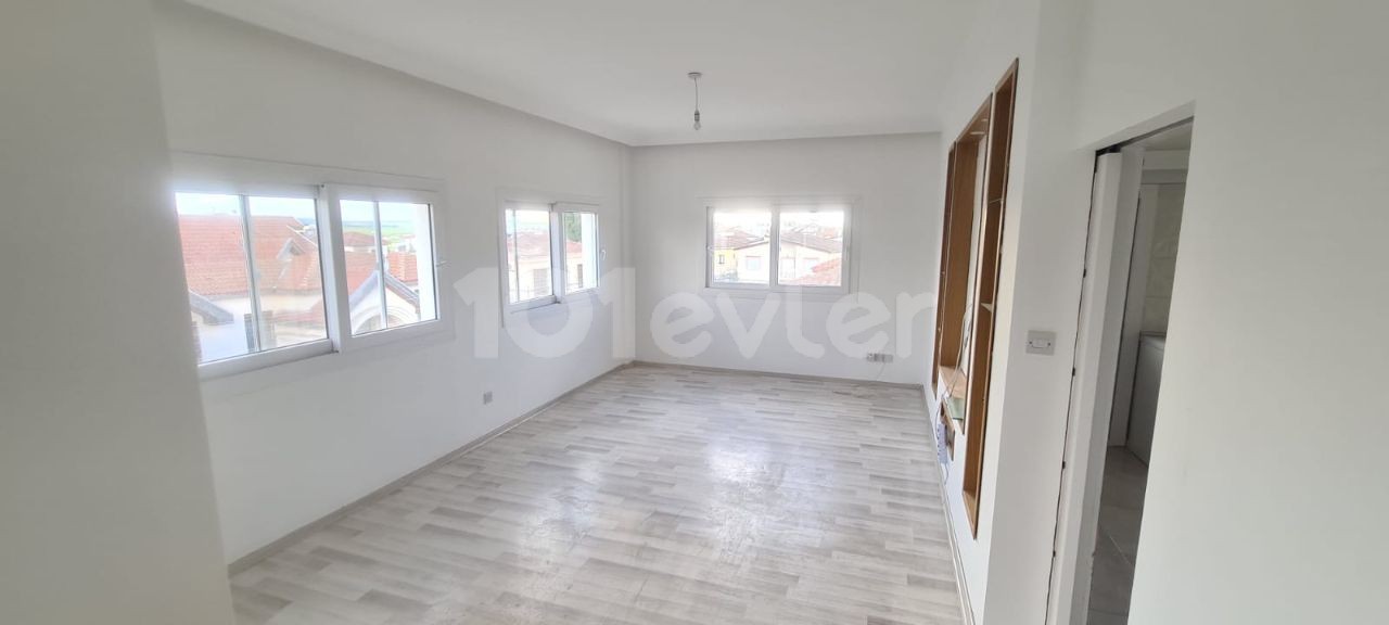 140m2 3+1 flat with Turkish title in Yenikent center.