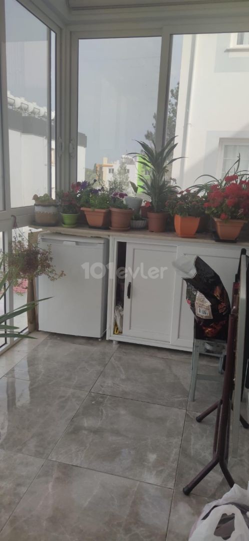 In Gönyeli, 90m2 apartment on the mezzanine floor, well maintained, VAT and transformer paid. 