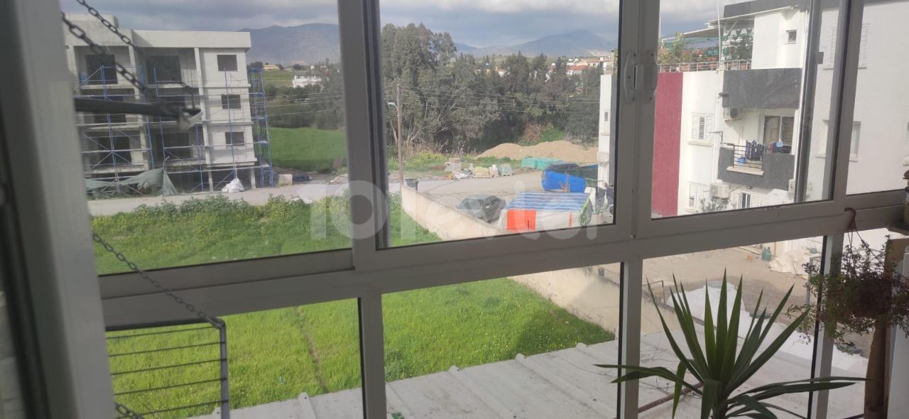 Gönyeli'de ara kat bakımlı, kdv ve trafosu ödenmiş 90m2 daire.