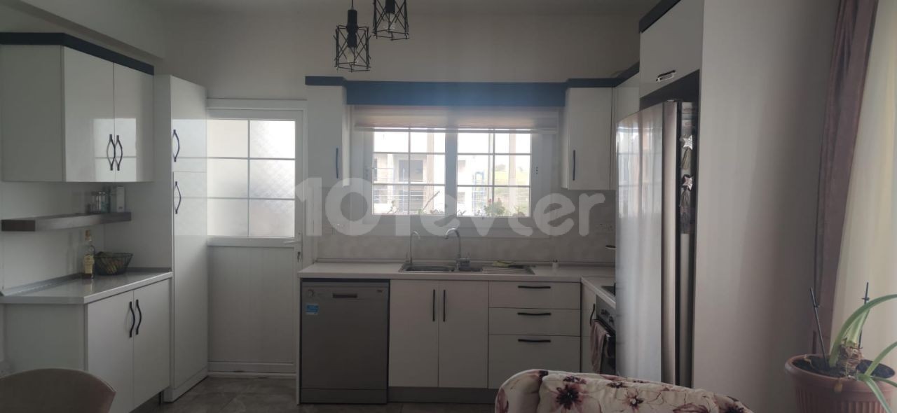 In Gönyeli, 90m2 apartment on the mezzanine floor, well maintained, VAT and transformer paid. 