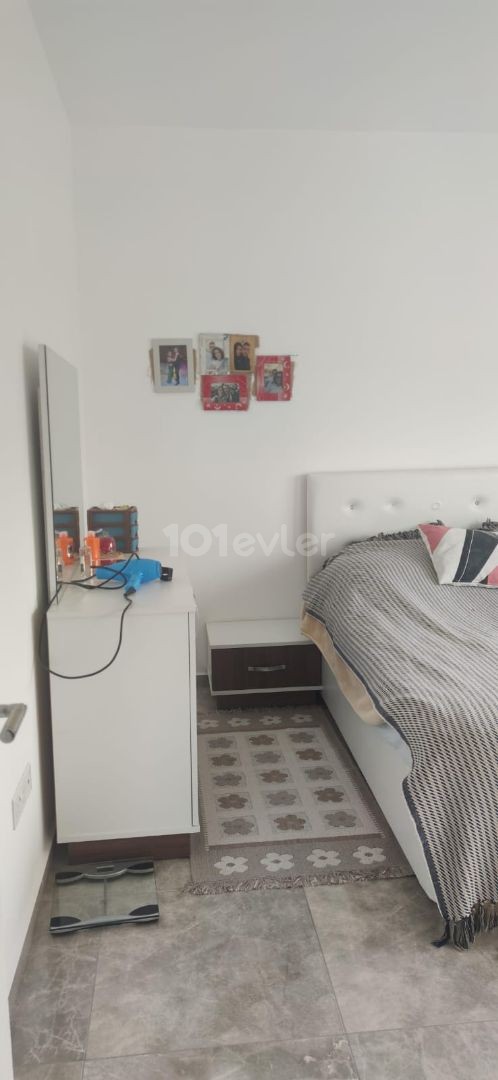 In Gönyeli, 90m2 apartment on the mezzanine floor, well maintained, VAT and transformer paid. 