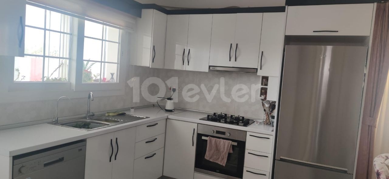 In Gönyeli, 90m2 apartment on the mezzanine floor, well maintained, VAT and transformer paid. 