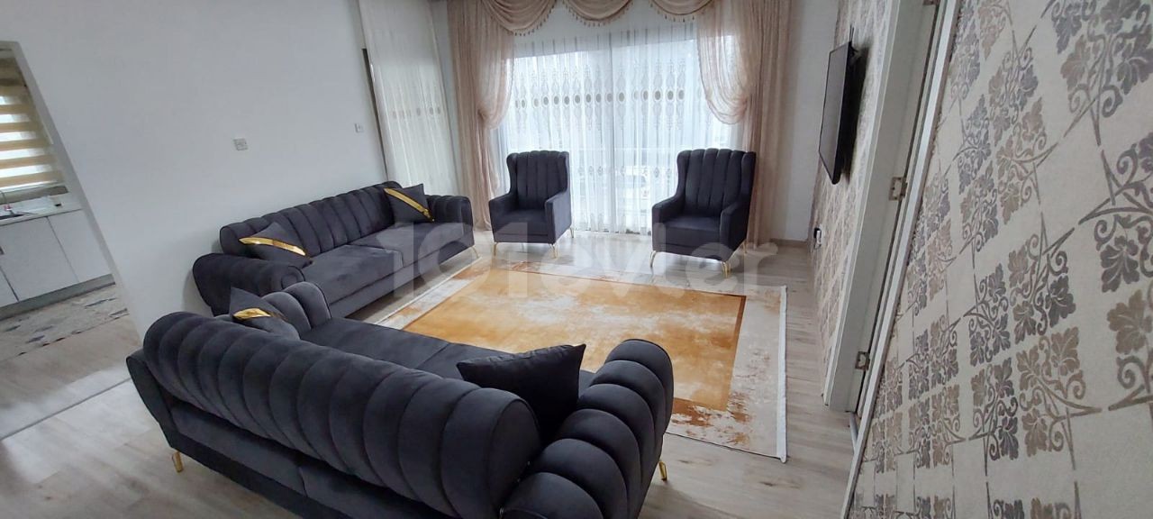 Very clean 2+1 apartment with Turkish cob in K. Kaymakli. 