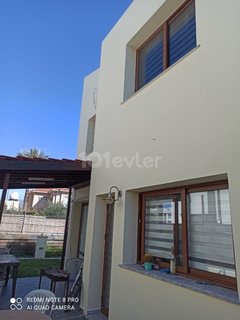 DUBLEX 3 + 1 VILLA MIT GARTEN IN HAMİTKOY