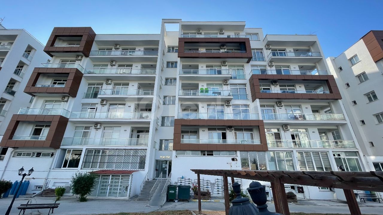 آپارتمان 2+1 برای فروش با استخر مشترک در مرکز LEFKE / GEMİKONAĞI برای زندگی و سرمایه گذاری