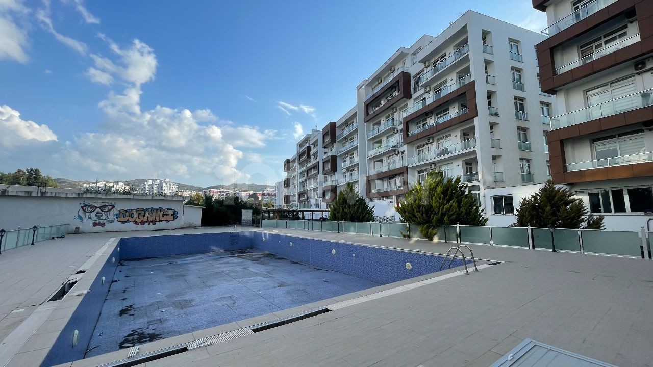 آپارتمان 2+1 برای فروش با استخر مشترک در مرکز LEFKE / GEMİKONAĞI برای زندگی و سرمایه گذاری