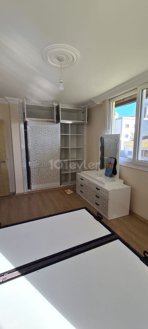 A 140m2 3+1 flat with Turkish titles, opposite the Kolan Hospital in Gonyeli.