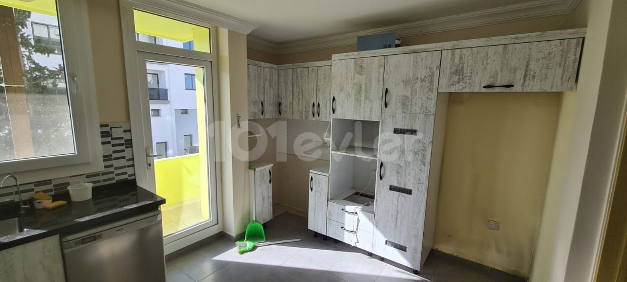 A 140m2 3+1 flat with Turkish titles, opposite the Kolan Hospital in Gonyeli.