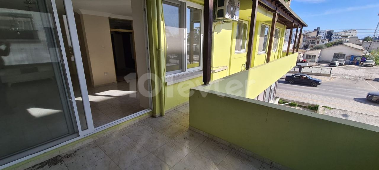 A 140m2 3+1 flat with Turkish titles, opposite the Kolan Hospital in Gonyeli.