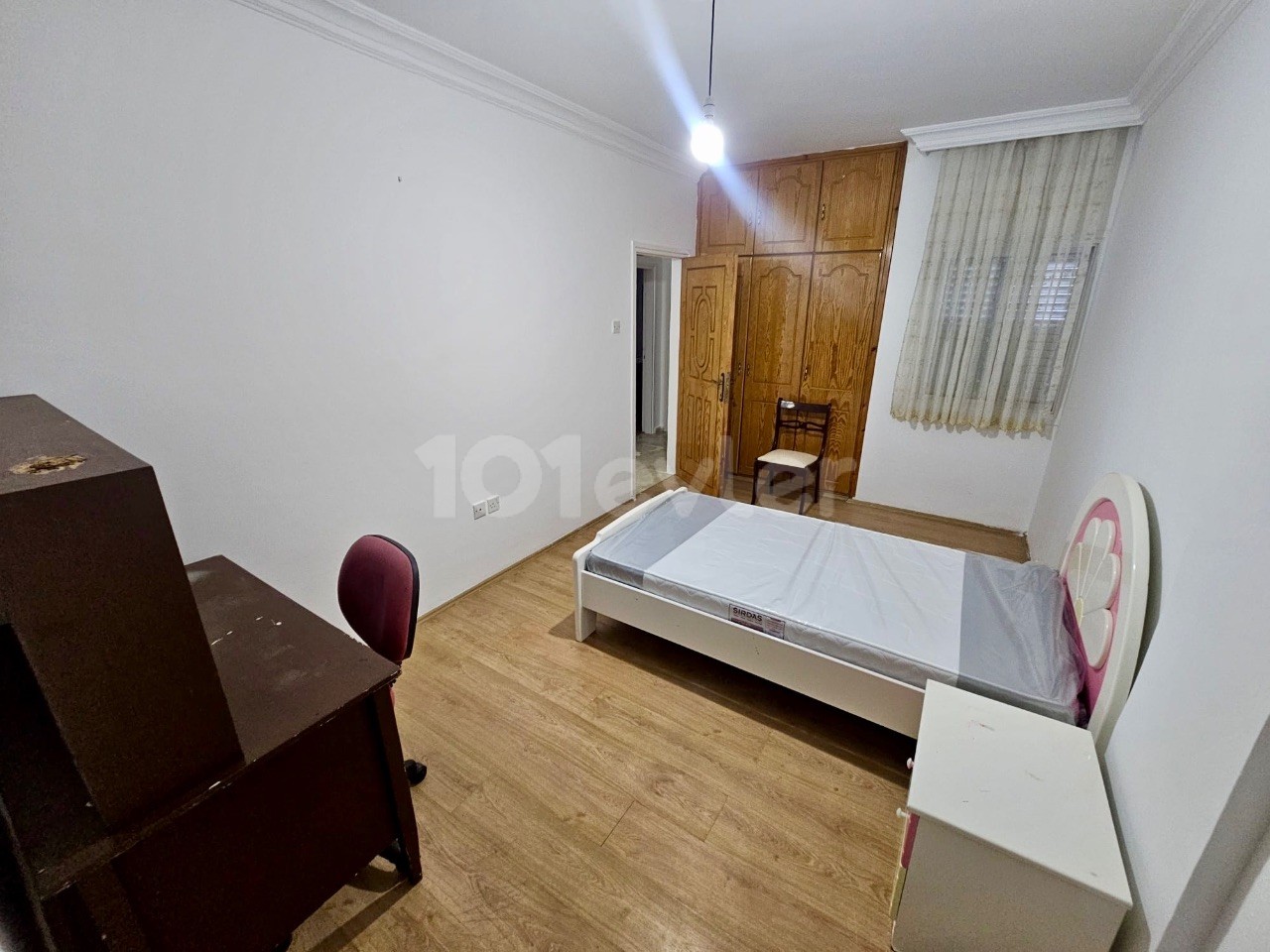 LEFKOŞA GÖNYELİDE 3 + 1 MERKEZİ KONUMDA KİRALIK DAİRE