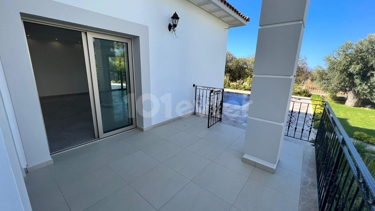 Villa Zum Verkauf In Kyrenia Alsancak **  ** 