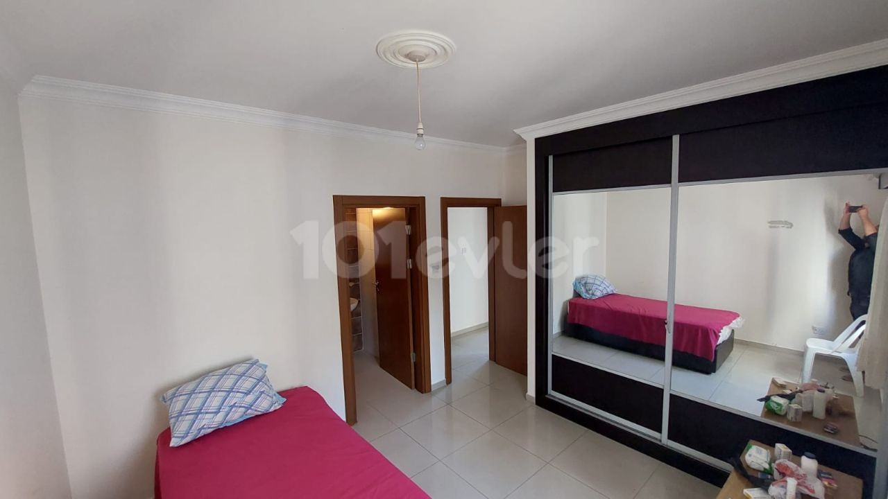 Aşağı Kyrenia 3 + 1 en suite apartment ** 