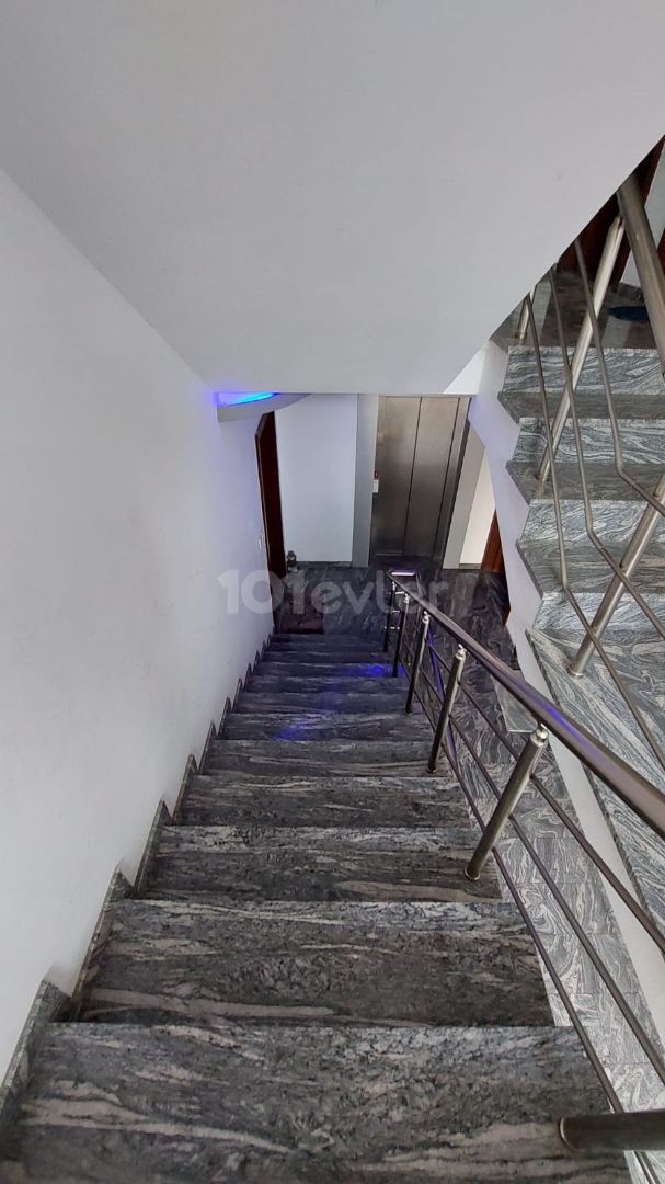 Aşağı Kyrenia 3 + 1 en suite apartment ** 