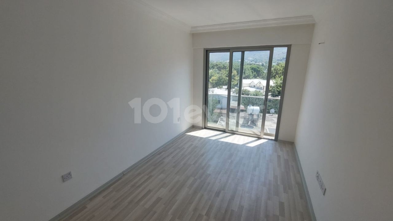 LUXUS-WOHNUNG ZUM VERKAUF 2+1 IM ZENTRUM VON KYRENIA ** 