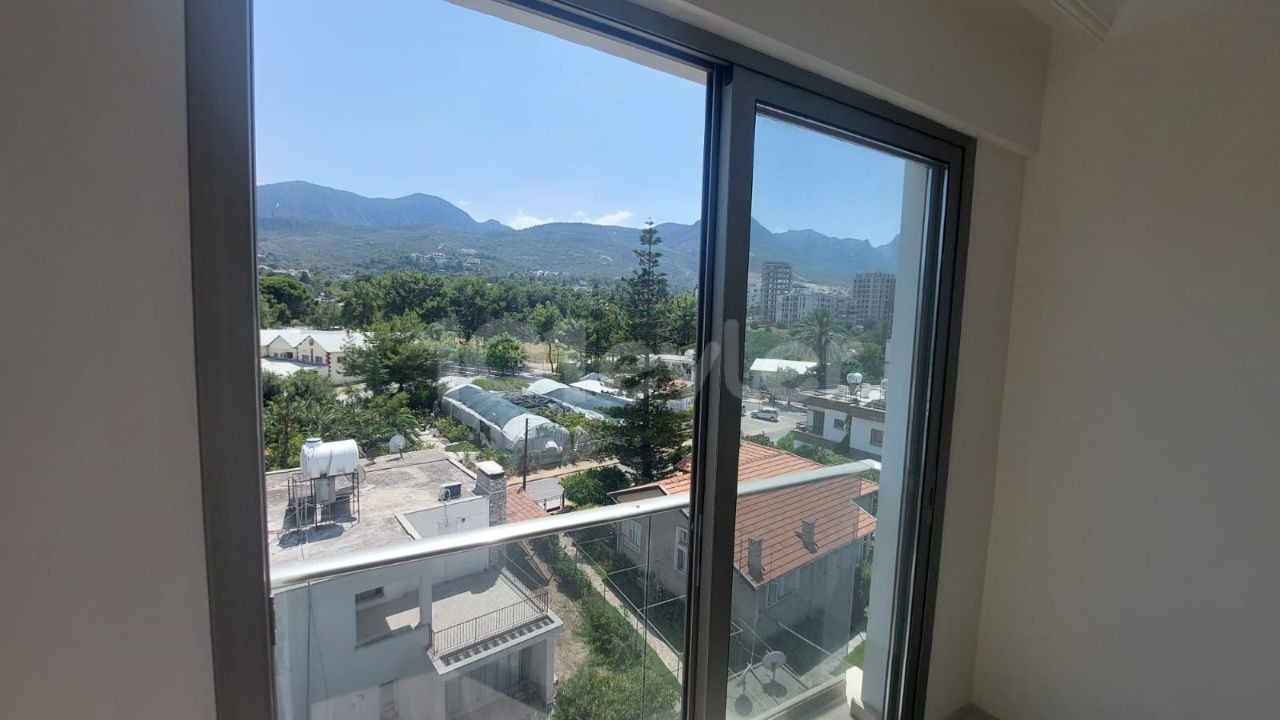 LUXUS-WOHNUNG ZUM VERKAUF 2+1 IM ZENTRUM VON KYRENIA ** 