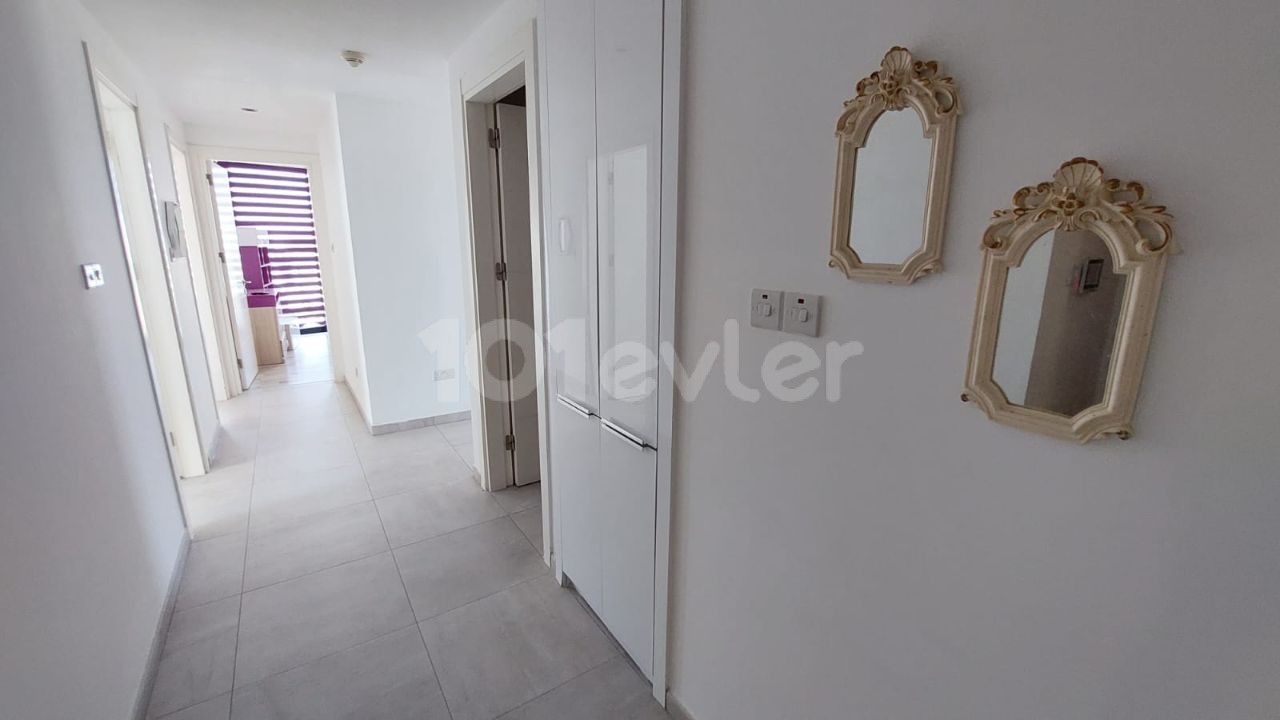 GİRNE MERKEZDE 3+1 FULL EŞYALI TÜRK KOÇANLI SATILIK DAİRE 