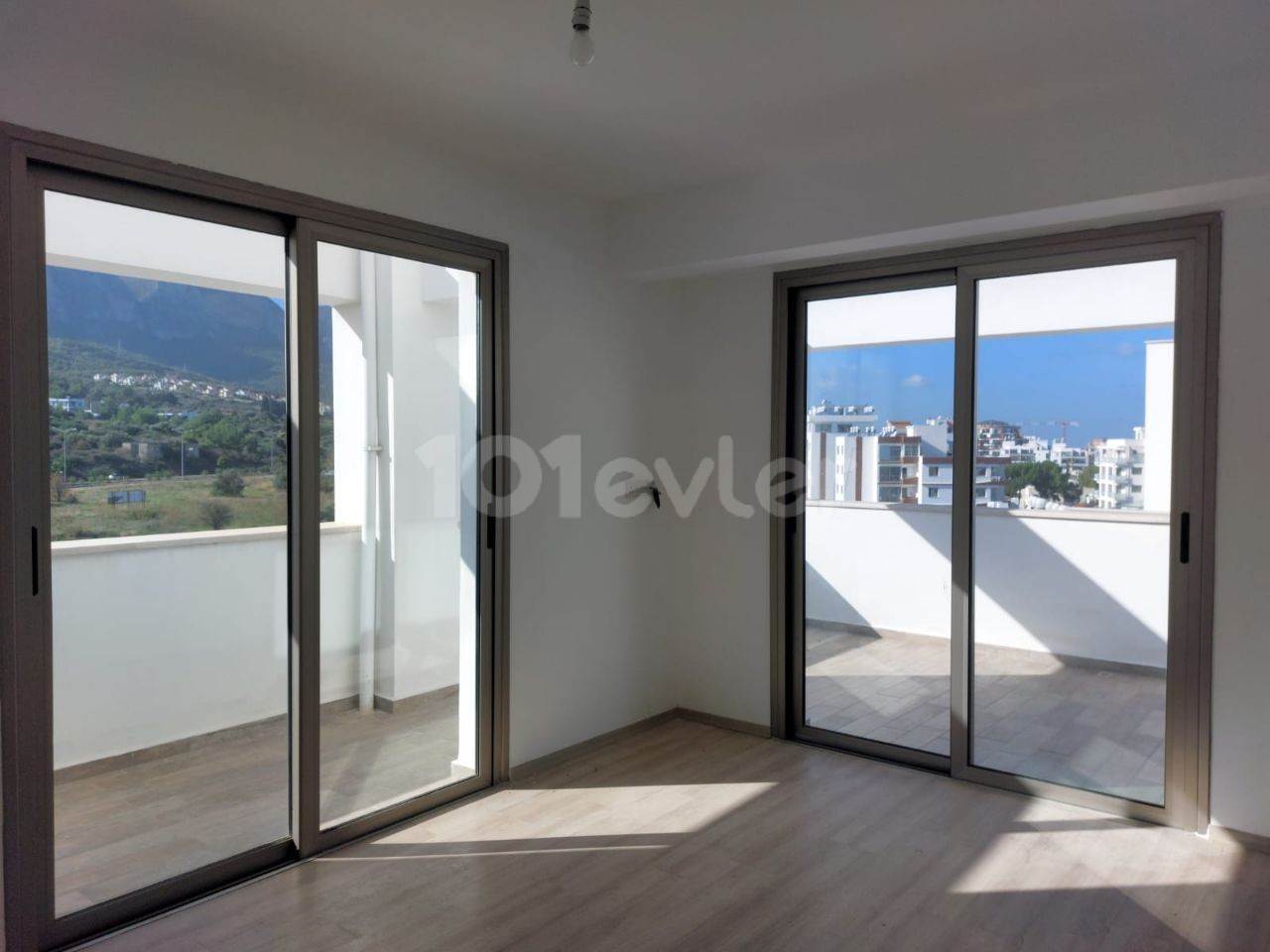 GİRNE MERKEZDE 3+1 SATILIK PENTHOUSE