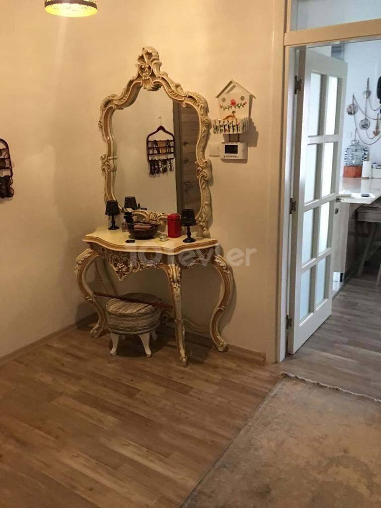 GİRNE MERKEZ'DE SATILIK 3+1 FULL EŞYALI LÜKS DAİRE 