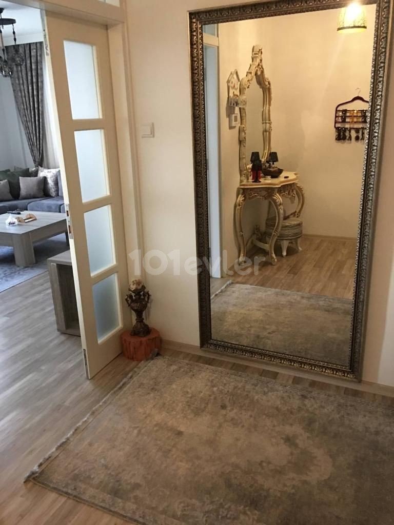 3 + 1 VOLL MÖBLIERTE LUXUS-WOHNUNG ZUM VERKAUF IN KYRENIA ZENTRUM ** 