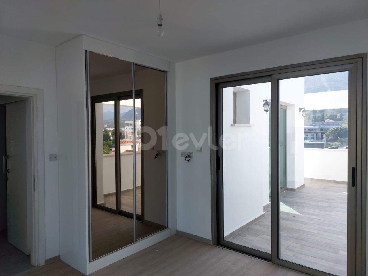 3 + 1 PENTHOUSE IM ZENTRUM VON KYRENIA ZU VERKAUFEN ** 