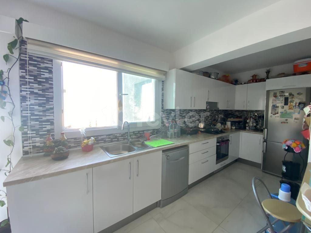 GİRNE MERKEZDE YENİ LİMAN BÖLGESİNDE SATILIK 2+1 PENTHOUSE