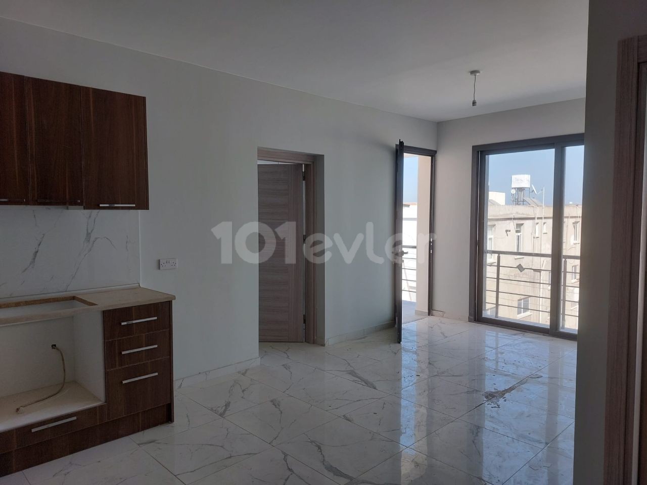 Investment 2+1 Commercial Permit Opportunity Apartment in Karaoglanoglu, Kyrenia