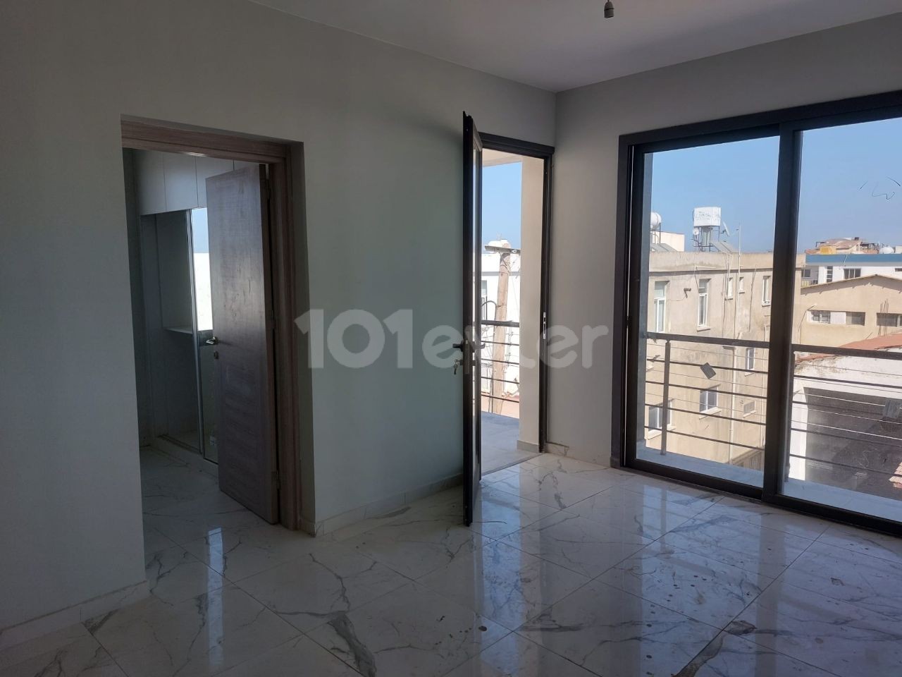 Investment 2+1 Commercial Permit Opportunity Apartment in Karaoglanoglu, Kyrenia