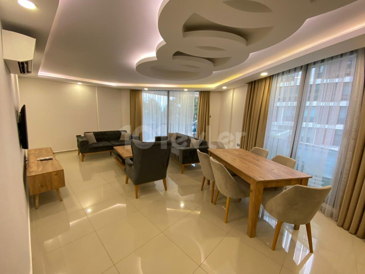 3+1 FLAT FOR SALE IN A PRESTIGIOUS COMPLEX IN KYRENIA CENTER