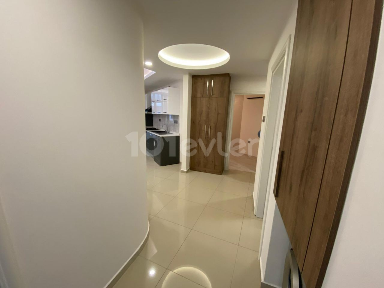 3+1 FLAT FOR SALE IN A PRESTIGIOUS COMPLEX IN KYRENIA CENTER