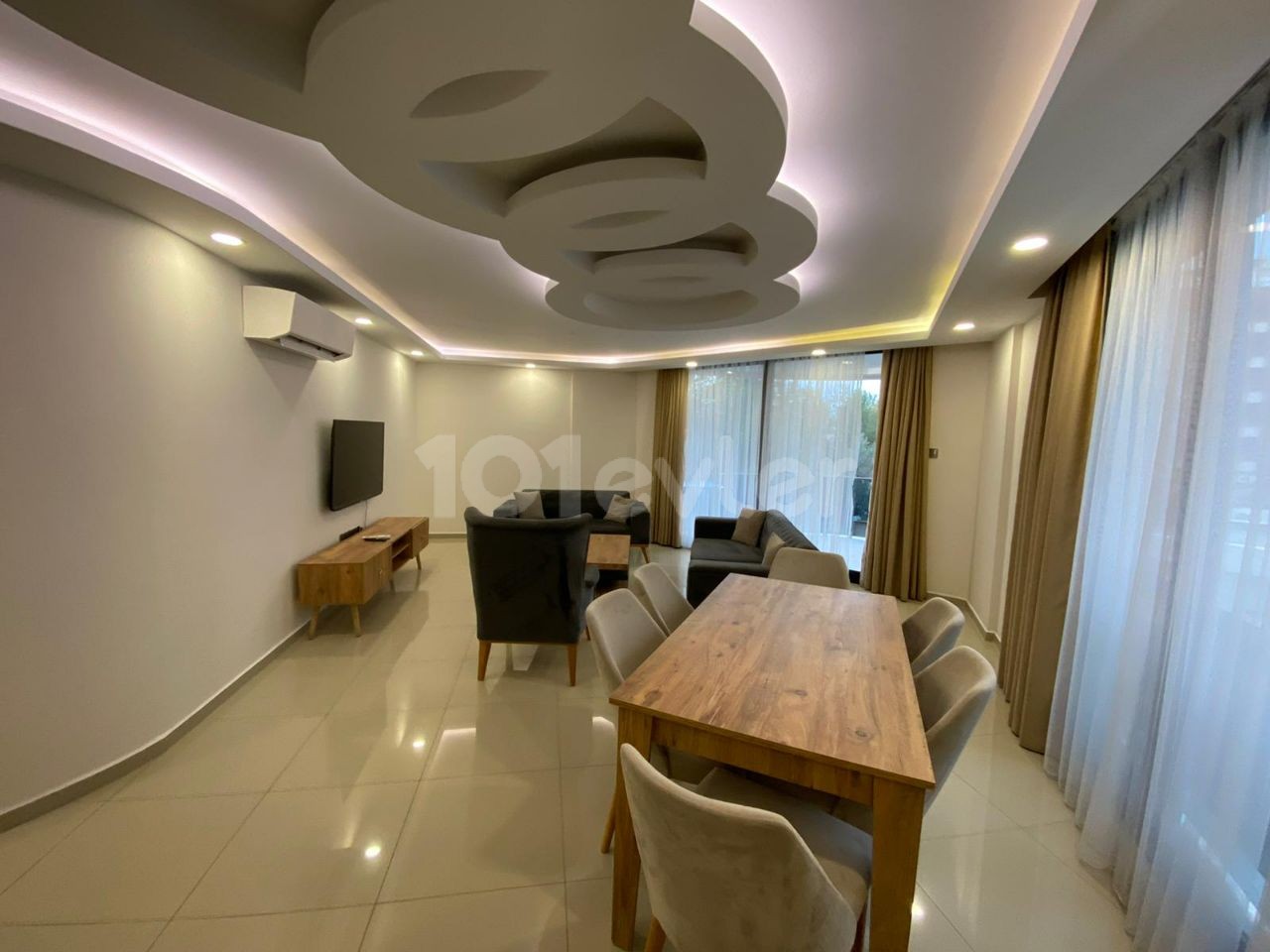 3+1 FLAT FOR SALE IN A PRESTIGIOUS COMPLEX IN KYRENIA CENTER