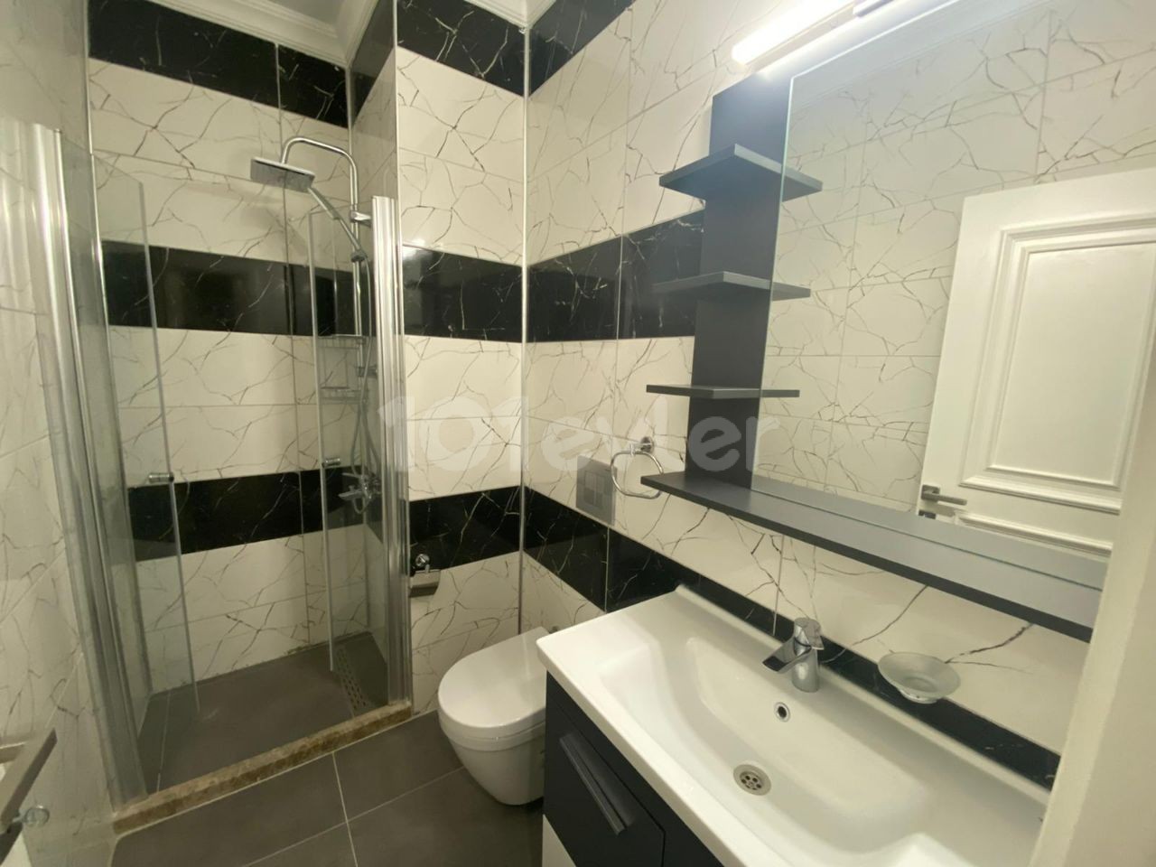 2+1 OPPORTUNITY FLAT FOR SALE IN KYRENIA CENTER