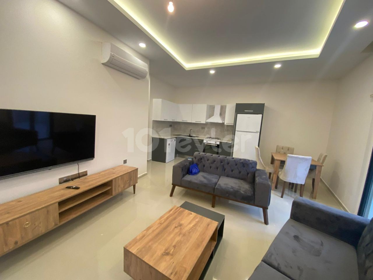 2+1 OPPORTUNITY FLAT FOR SALE IN KYRENIA CENTER