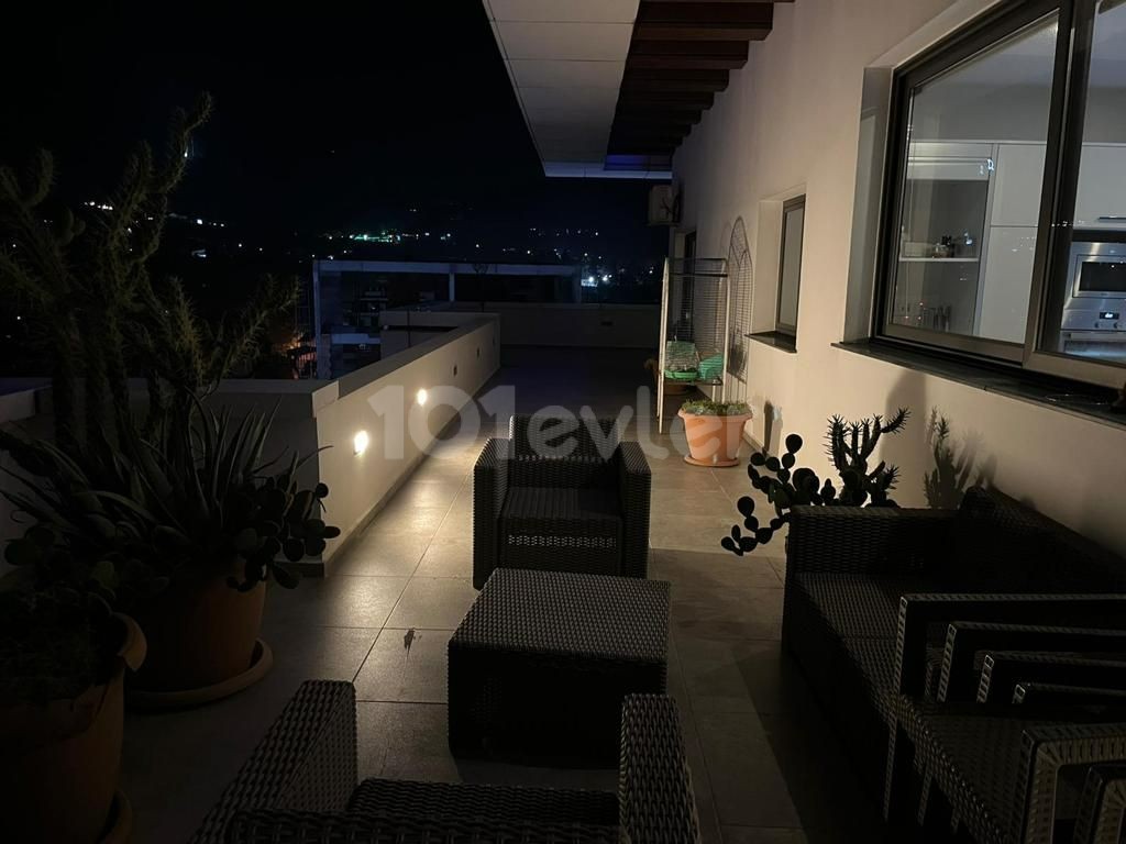 GİRNE MERKEZDE GÜNLÜK KİRALIK PENTHOUSE PARTY EVİ