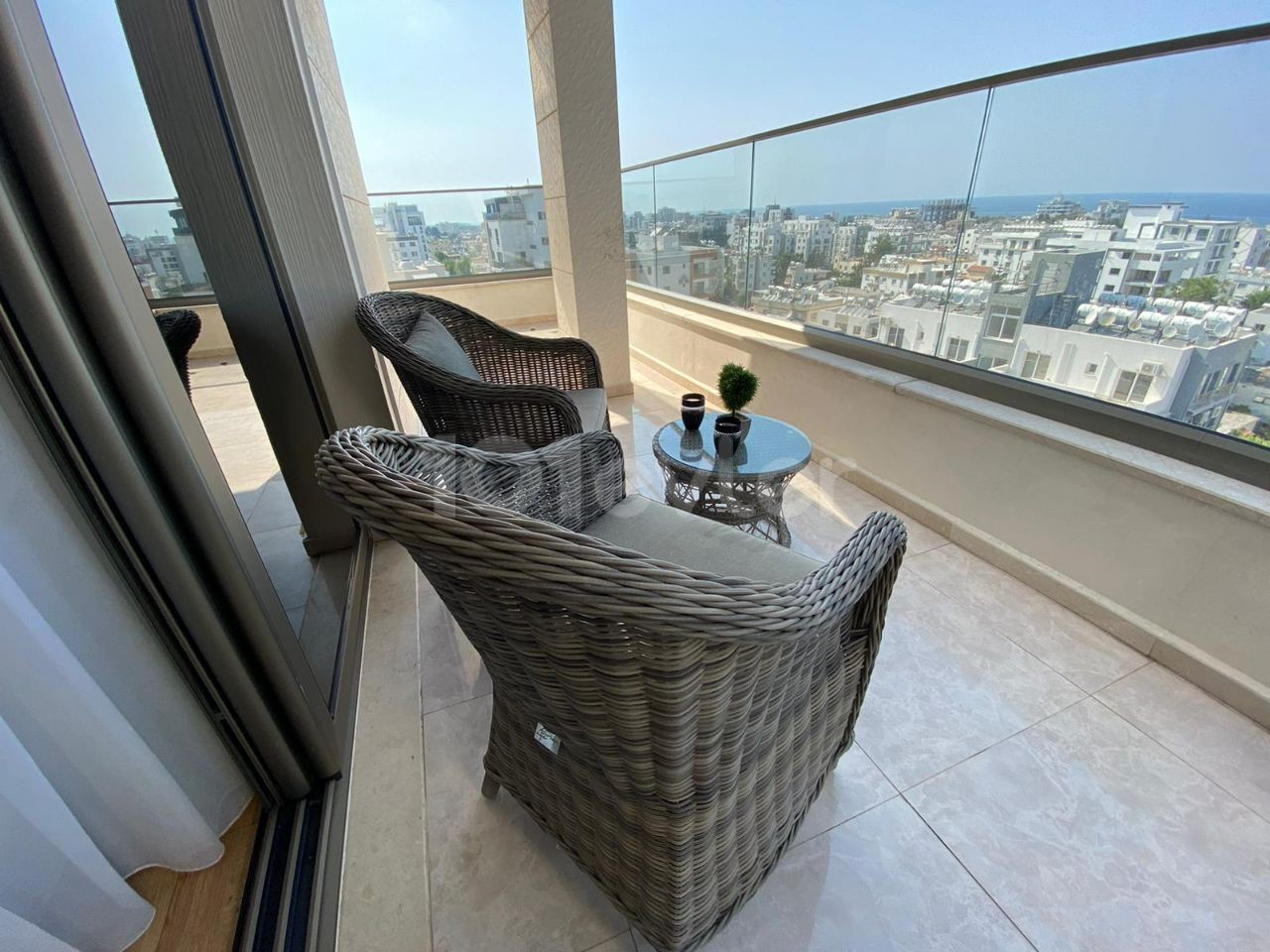 GİRNE MERKEZDE KİRALIK 3+1 DENİZ MANZARALI PENTHOUSE