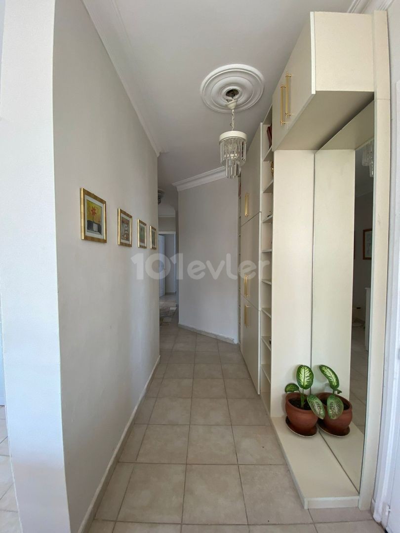 3+1 OPPORTUNITY APARTMENT FOR SALE IN THE CENTER OF GUINEA