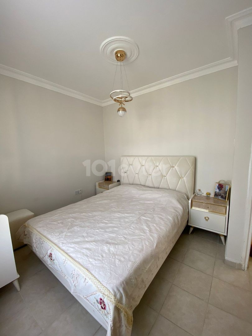 GİRNE MERKEZDE SATILIK 3+1 FIRSAT DAİRE