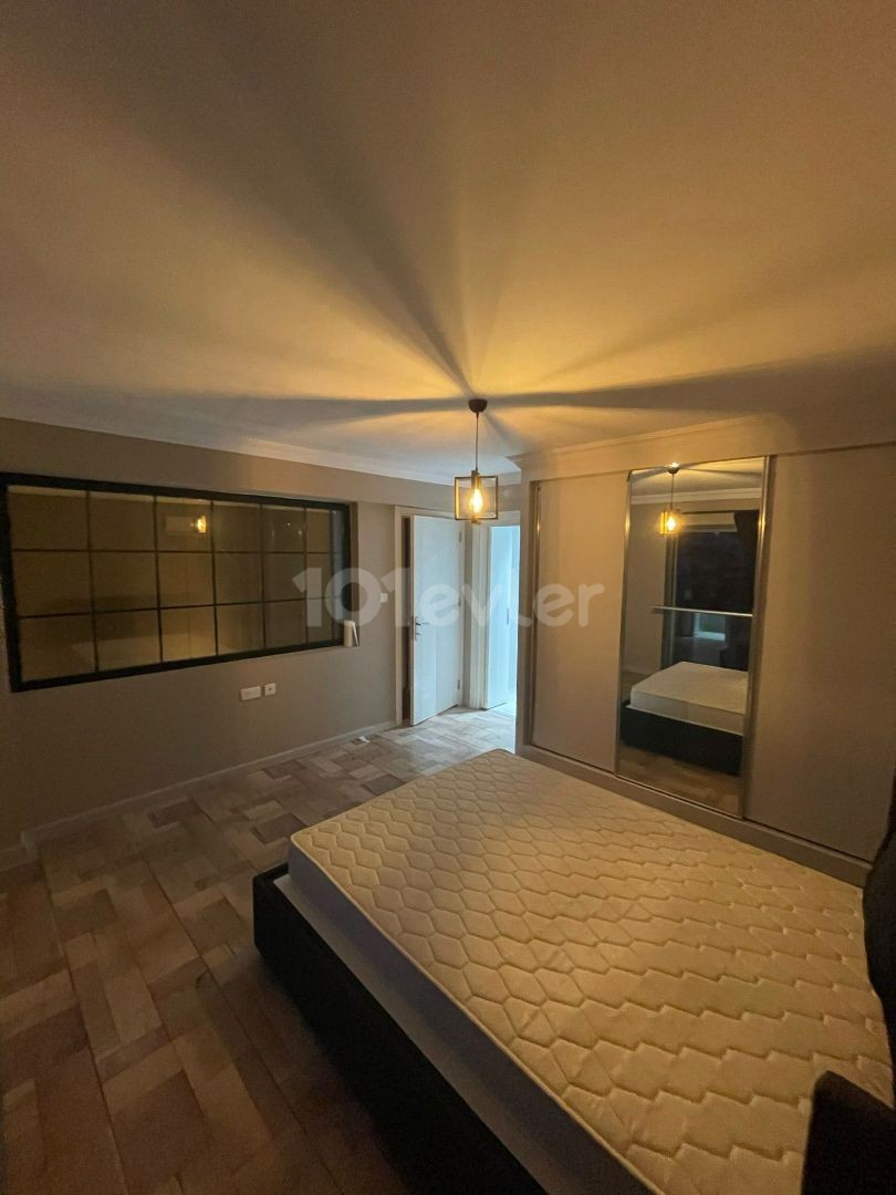 GİRNE'NİN EN MERKEZİ KONUMUNDA SATILIK 2+1 LÜX DUPLEX DAİRE