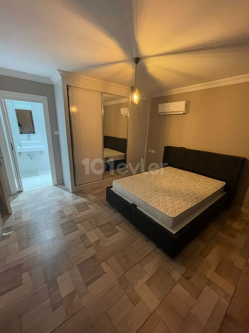 GİRNE'NİN EN MERKEZİ KONUMUNDA SATILIK 2+1 LÜX DUPLEX DAİRE