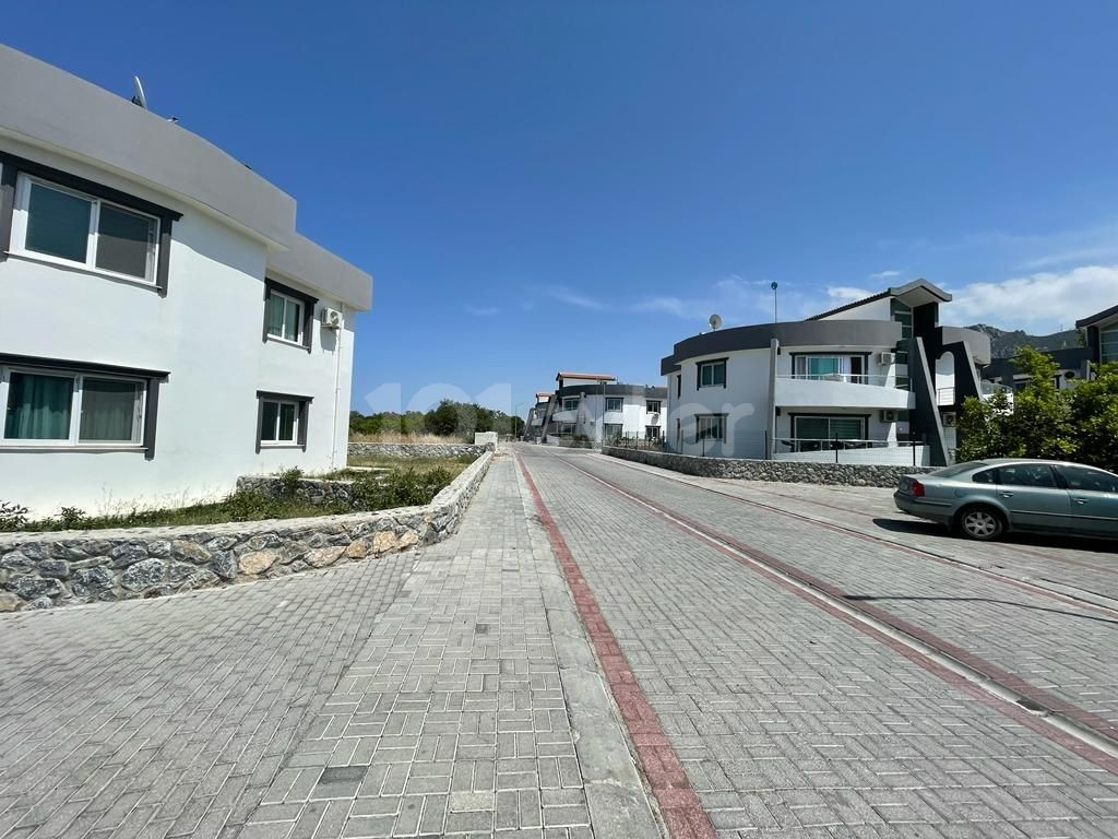 INVESTITIONSMÖGLICHKEIT WOHNUNG ZU VERKAUFEN IN GİRNE KARAOĞLANOĞLU REGION